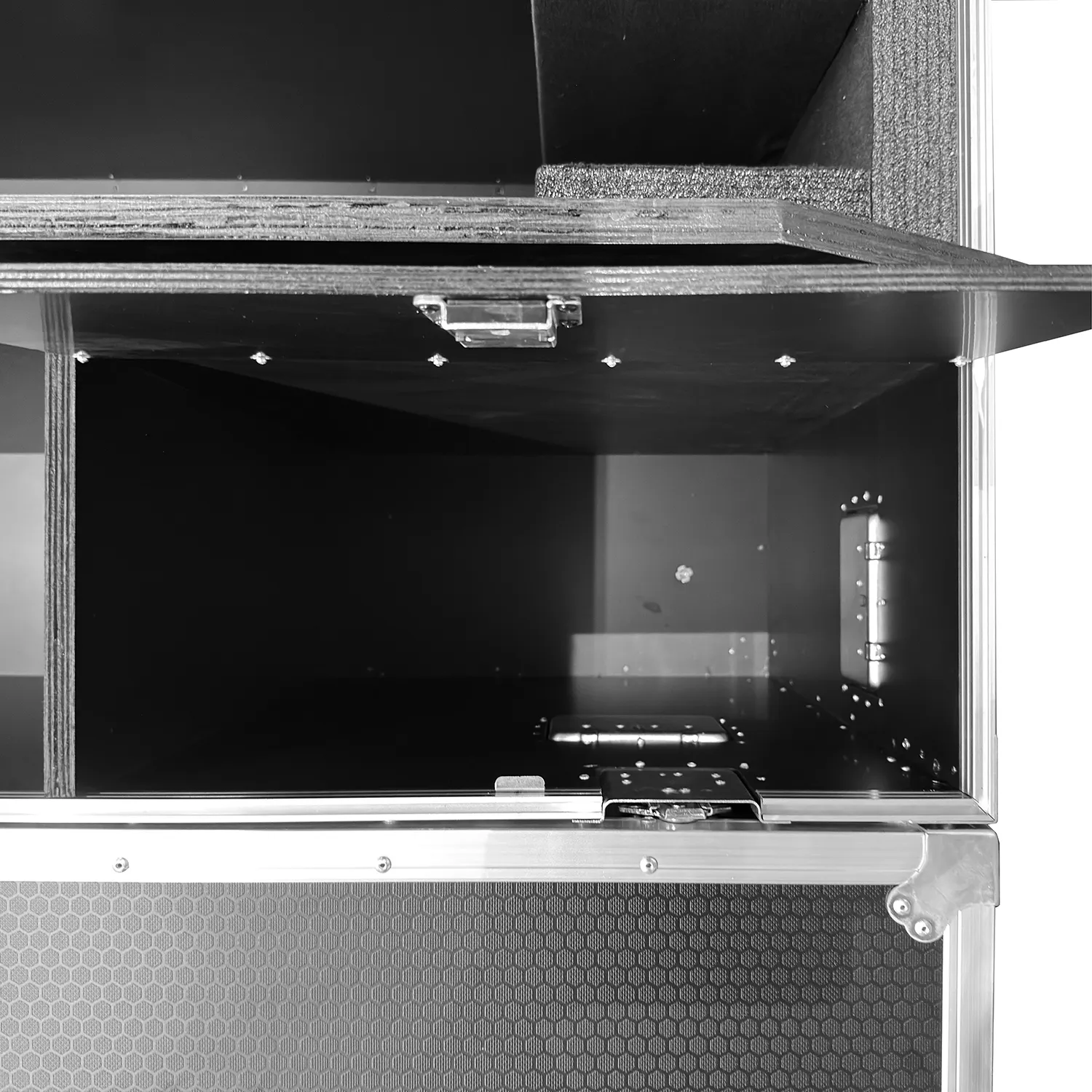 Odyssey Professional Indoor Electric Motorized TV Lift Case with Casters for 85" Flat Screen TVs - Image 18