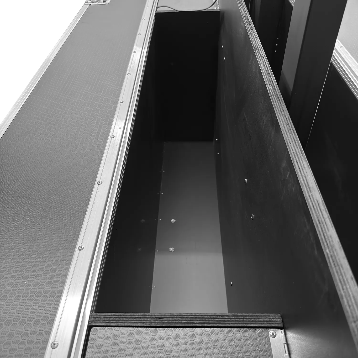 Odyssey Professional Indoor Electric Motorized TV Lift Case with Casters for 85" Flat Screen TVs - Image 19